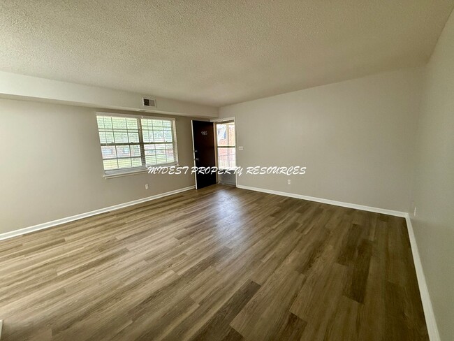 Foto del edificio - Stunning 1 Bedroom Apartment w/ Covered Pa...