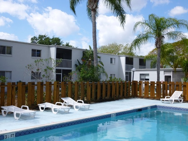 Pool - Peppertree Apartments