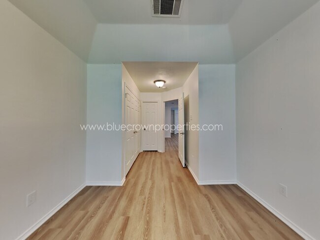 Foto del edificio - 814 Maples Ave