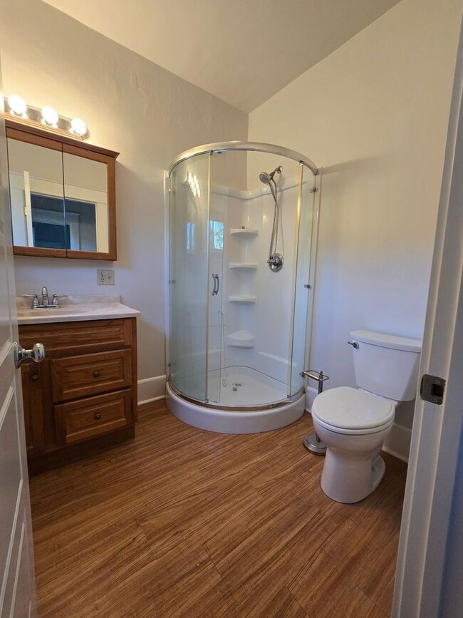 Foto del edificio - 2 Bed 1 Bath + Garage and Yard
