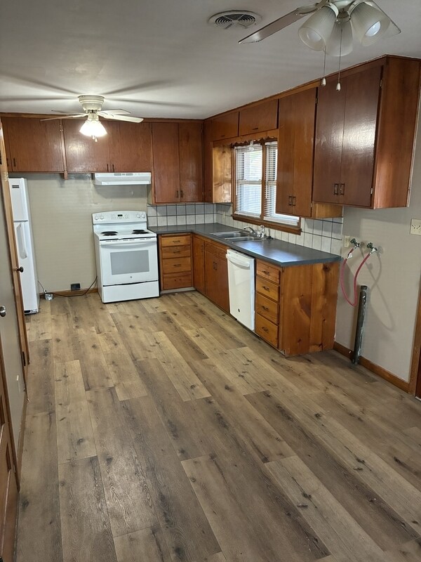 Foto del edificio - 77 Faircrest Dr