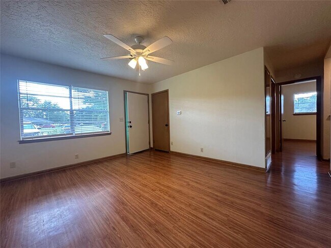 Foto del edificio - 2007 Delaware Ln