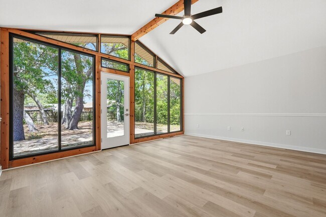 Foto del edificio - All Brick Home & Large Yard in Niceville!