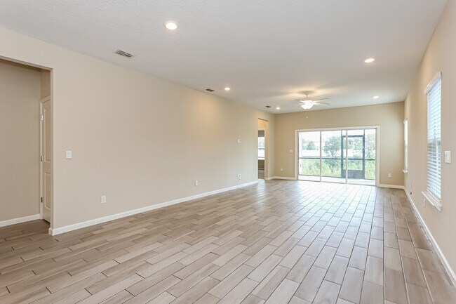 Building Photo - 2180 Sequoia Ct