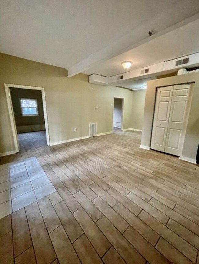 Foto del edificio - Adorable 2 Bedroom 1 Bath Apartment.Located in the Cotswold Area