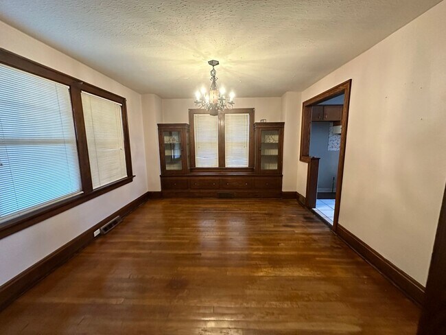 Foto del edificio - Garfield Heights 2-Bed 1-Bath Single-Famil...