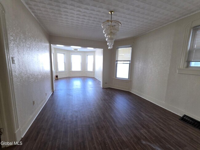 Foto del edificio - 918 Delamont Ave