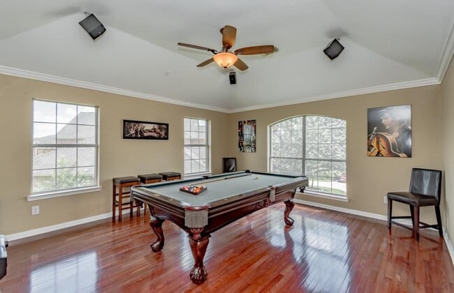 Building Photo - 303 N Elder Grove Dr