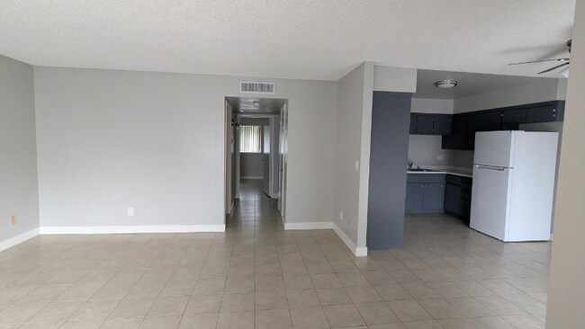 Foto del edificio - 815 N Peach Ave