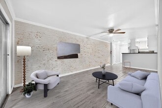 Building Photo - 1418 Vermont St