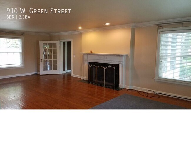 Building Photo - Charming Corner Lot Home Near U of I
