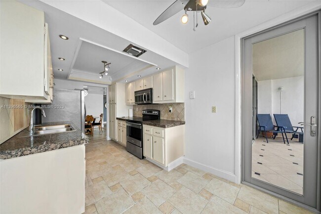 Foto del edificio - 18011 Biscayne Blvd
