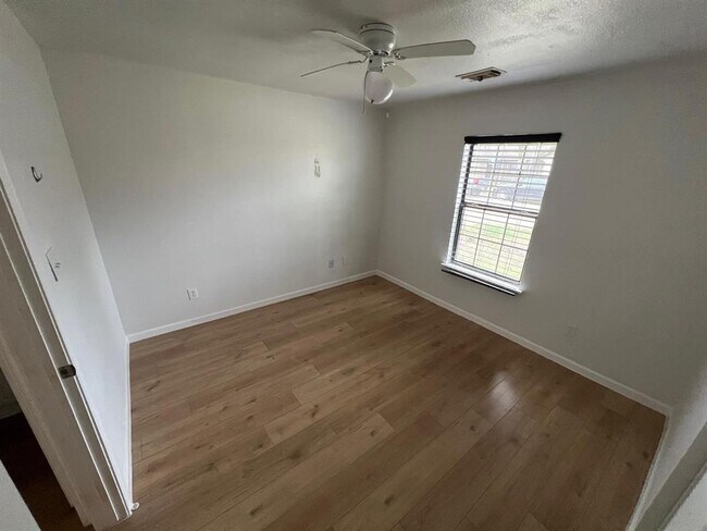 Foto del edificio - 3907 Cinnamon Cove Dr