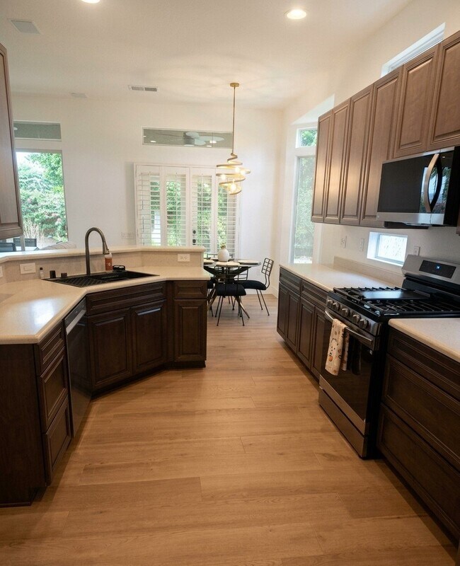 Building Photo - 44010 Royal Troon Dr