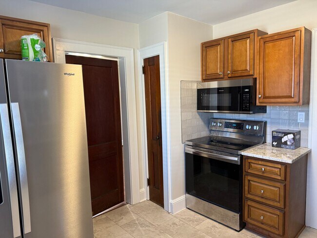 Building Photo - Spacious 3 Bedroom in Reidsville with an Office- Newly Renovated - Lawncare Included!