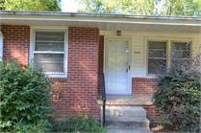 Building Photo - 115 White Oak Dr