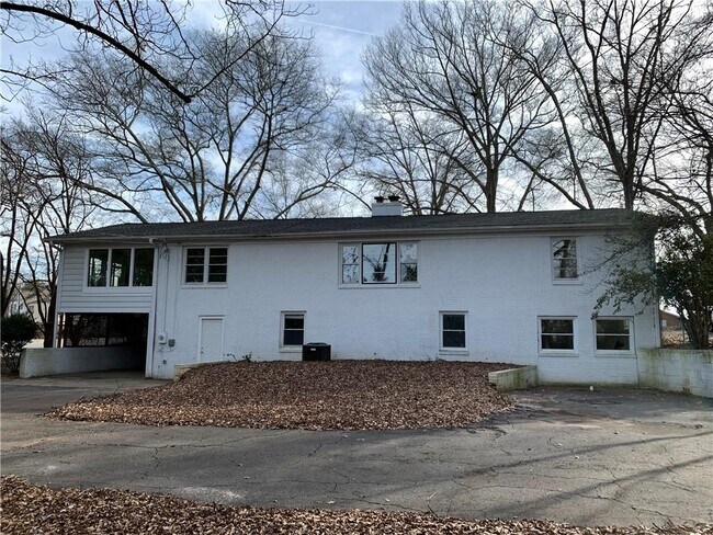 Building Photo - 100 Mountain View Ln