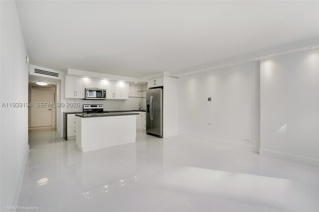 Foto del edificio - 6039 Collins Ave