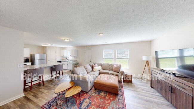 Foto del edificio - 961 Louise Dr