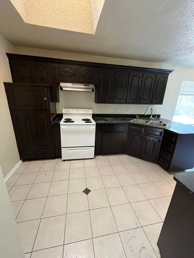 Photo - Great 3 Bedroom 2 Bathroom in Plano! House
