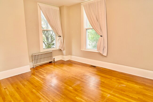 Building Photo - 298 Lamartine St