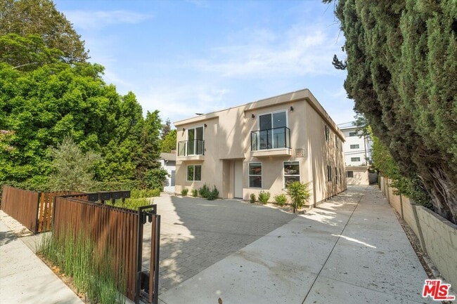 Building Photo - 11025 Blix St