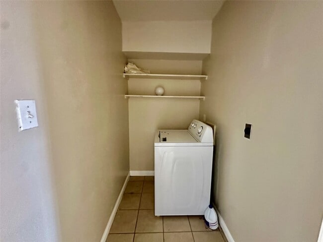 Building Photo - 2414 Grover Ave