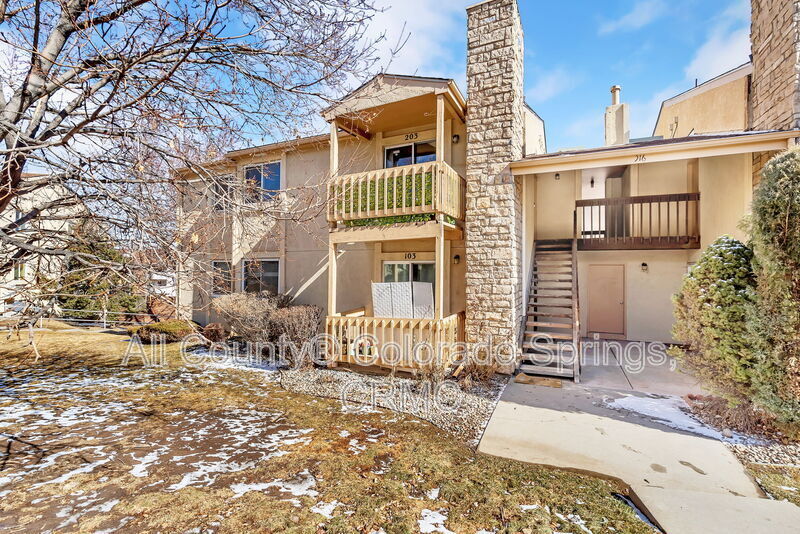 Foto principal - 916 Tenderfoot Hill Rd