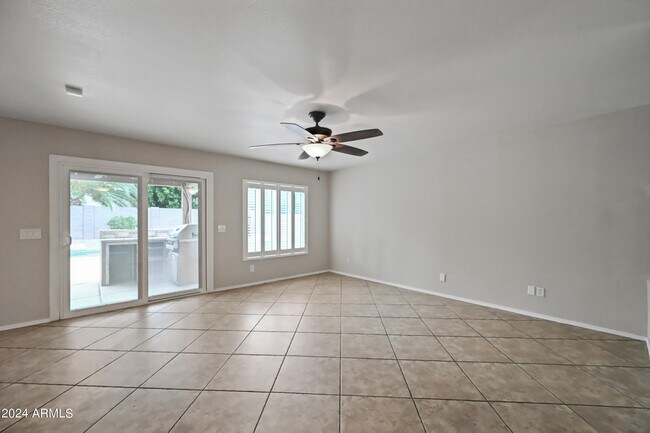Building Photo - 9208 W Deanna Dr