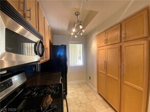 Building Photo - 270 E Flamingo Rd
