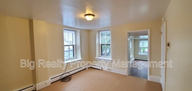 Building Photo - 128 New St