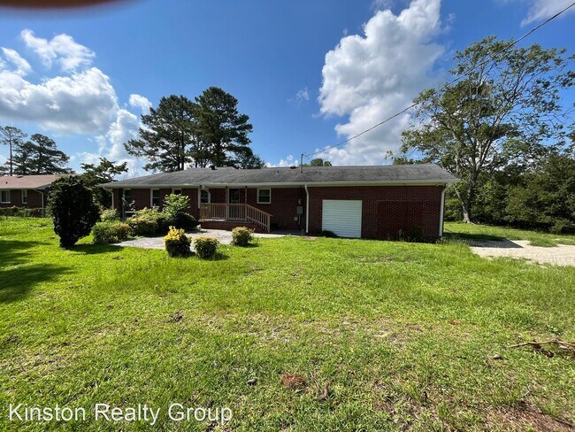 Foto del edificio - 3 br, 2 bath House - 550 Tyree Rd.