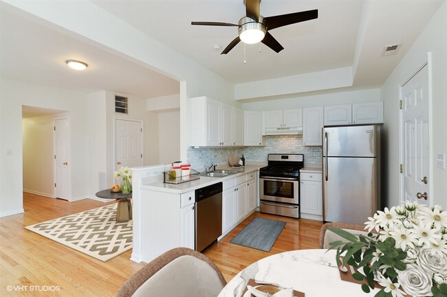 Foto del edificio - 1304 N Claremont Ave