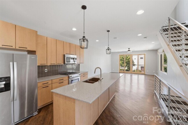 Foto del edificio - 919 Westbrook Dr