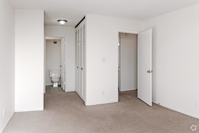 2BR, 1.5BA - 1095 SF - Thornton Place Apartments