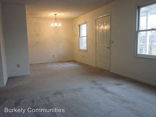 Building Photo - 815 S Chapman St