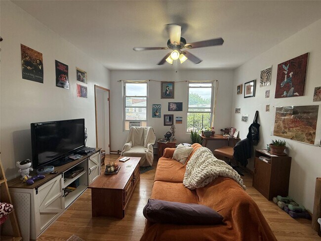 Foto del edificio - 58-31 71st St