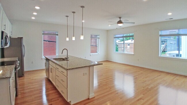 Foto del edificio - 1219 Bainbridge St