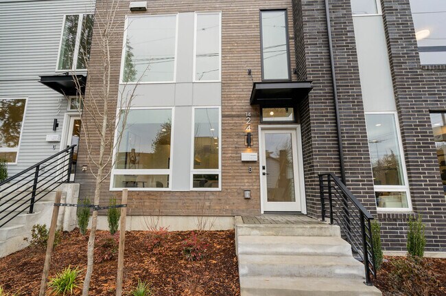 Building Photo - 1424 N 80th St