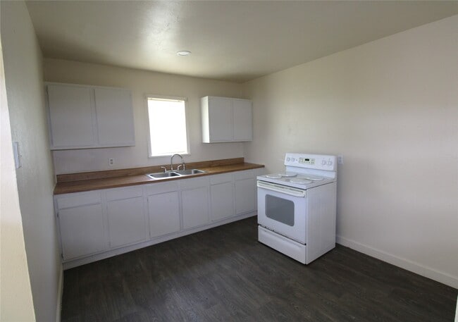 Building Photo - 104 Prewitt Ln