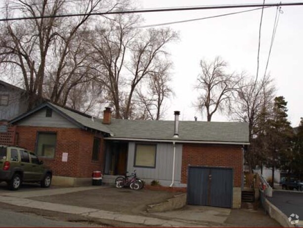 Building Photo - 255 W 11th St