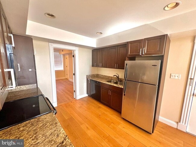 Building Photo - 1017 W Cross St