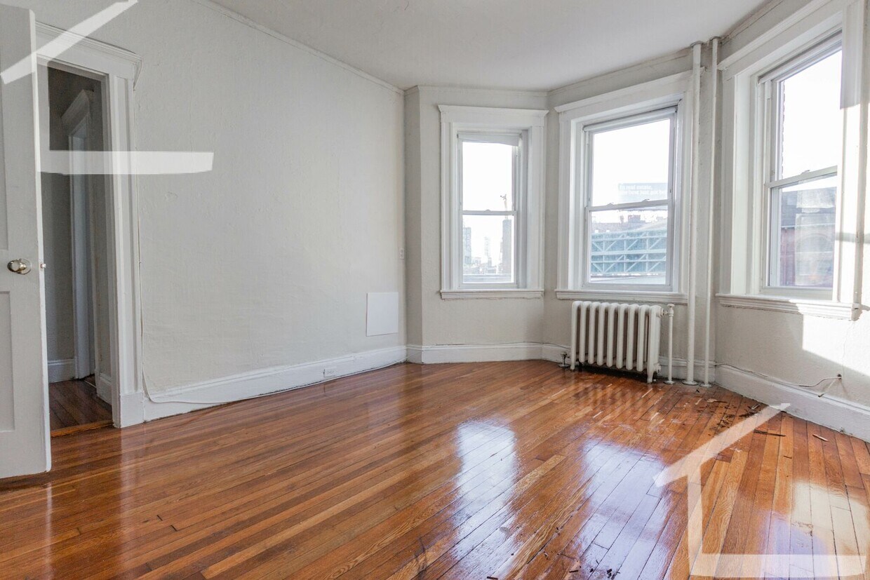 Foto principal - Spacious 1-Bedroom, Bright Unit in Fenway