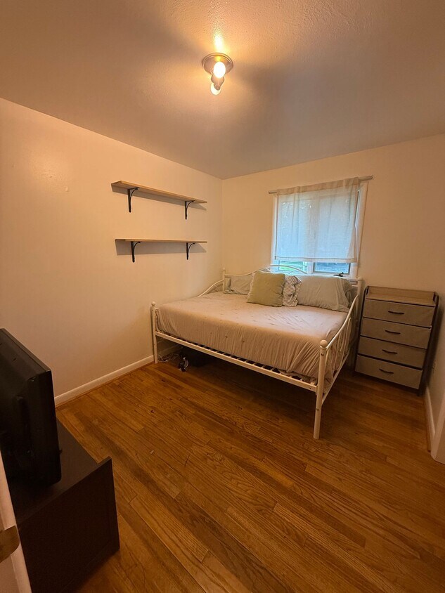 Foto principal - FULLY FURNISHED Midtown Three Bedroom Spac...
