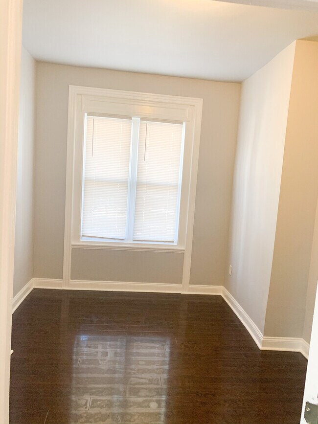 Building Photo - 718 N 48th St