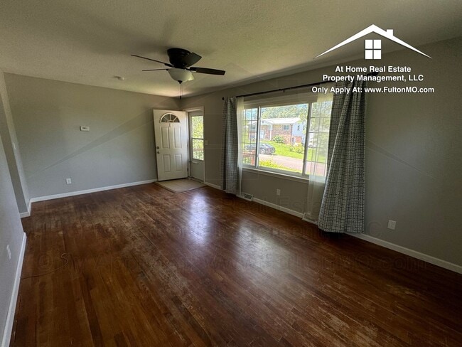 Building Photo - 1304 Bradley Ln