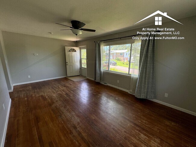 Foto del edificio - 1304 Bradley Ln
