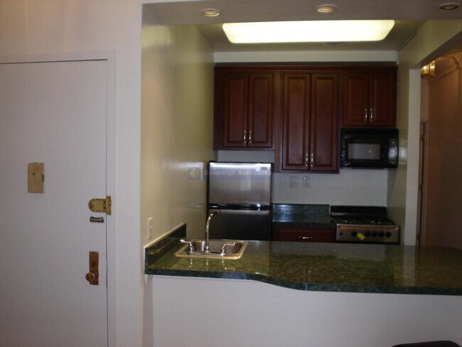 Building Photo - 746 Tenth Avenue