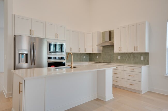 Foto del edificio - 451 E 7th St