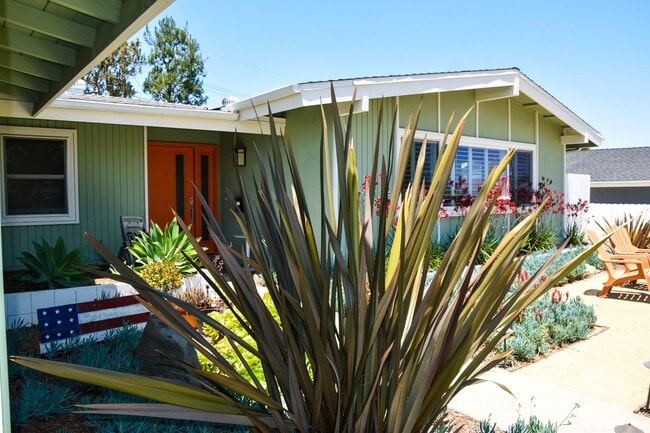 Photo - 3018 N Oceanview St House